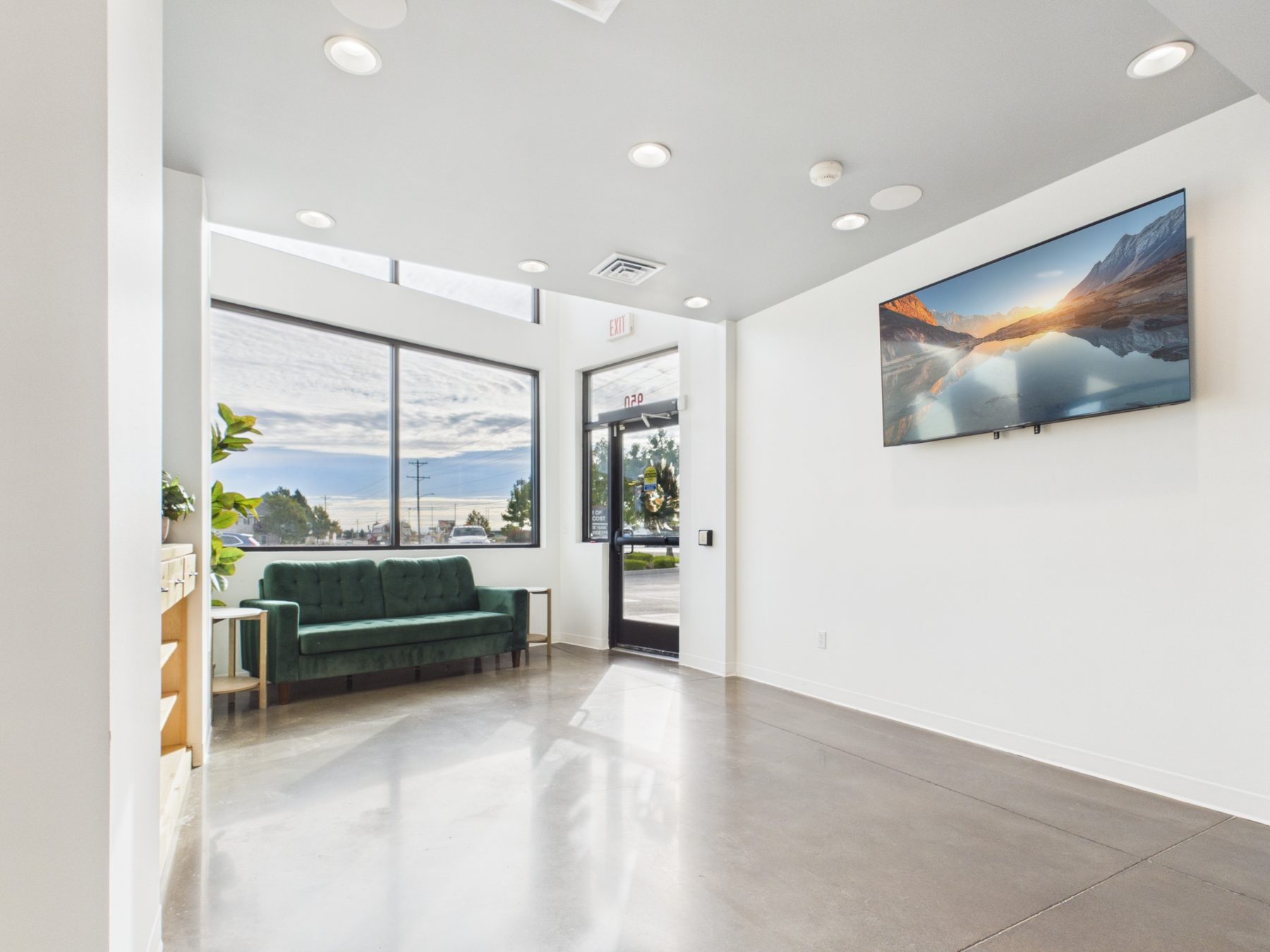 Entrance lobby at 950 Aaron Dr