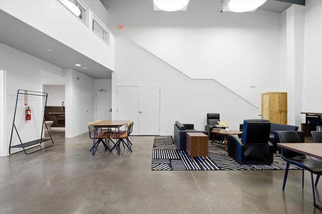 Upper level lounge