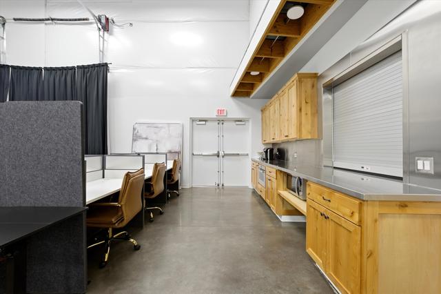 Private workstation suite