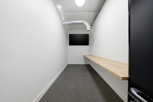 Private desk suite